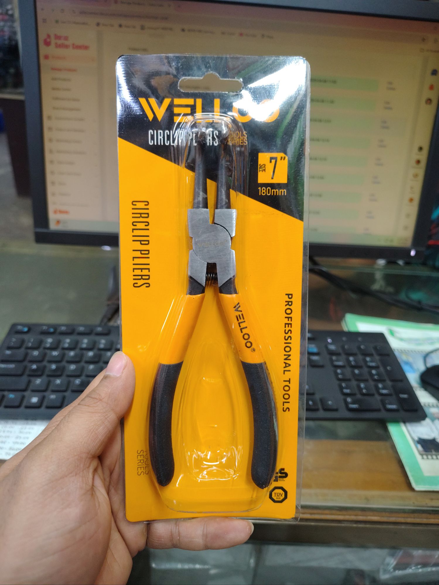 Picture of 🔧 WELLOO 7-Inch Internal Bent Circlip Pliers | Heavy Duty Snap Ring Plier Hand Tool – CCP21703