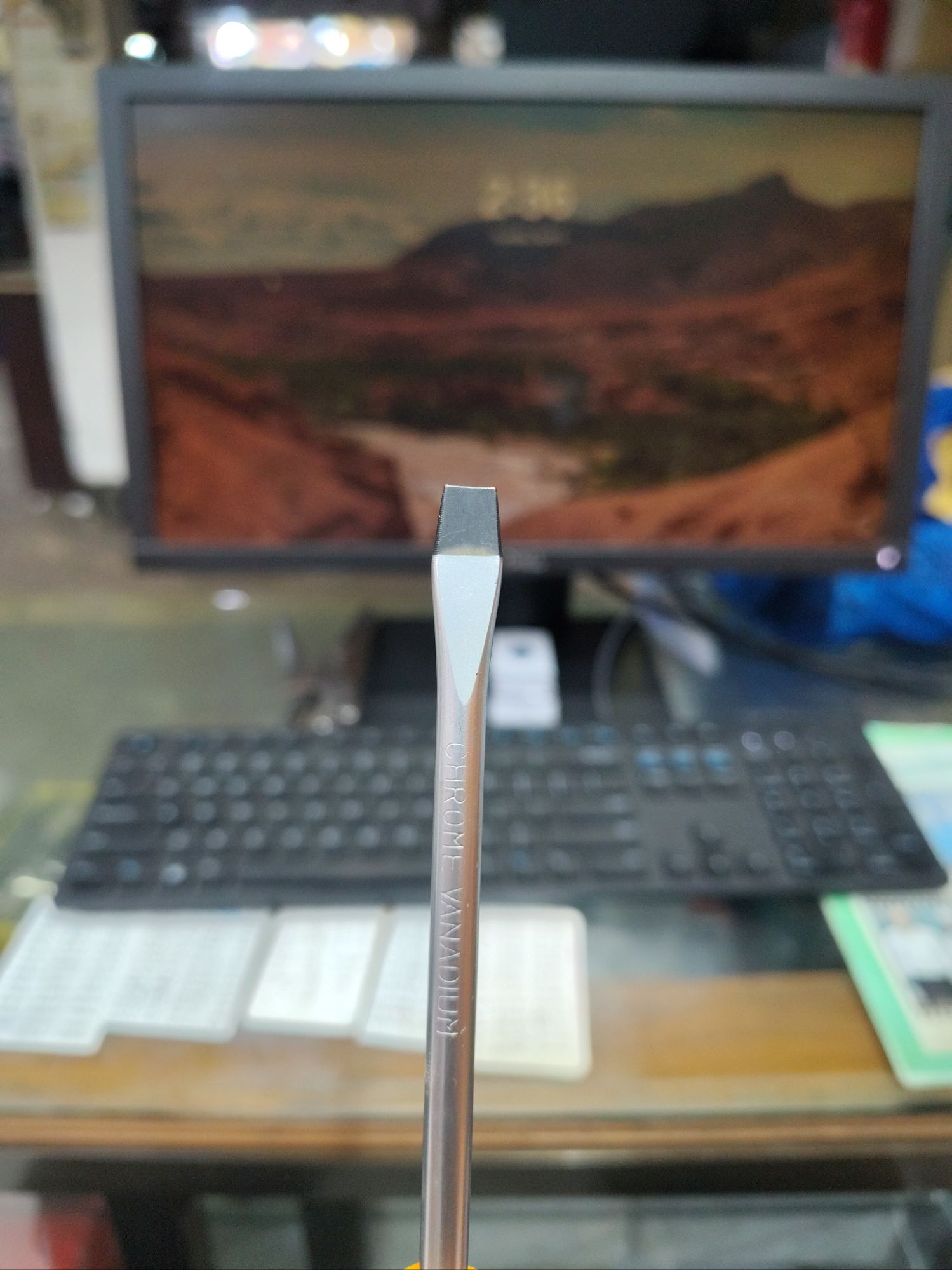 Picture of 🛠️ WELLOO 4-Inch Flat Head Screwdriver | Slotted Multi-Purpose Hand Tool – SDR05100