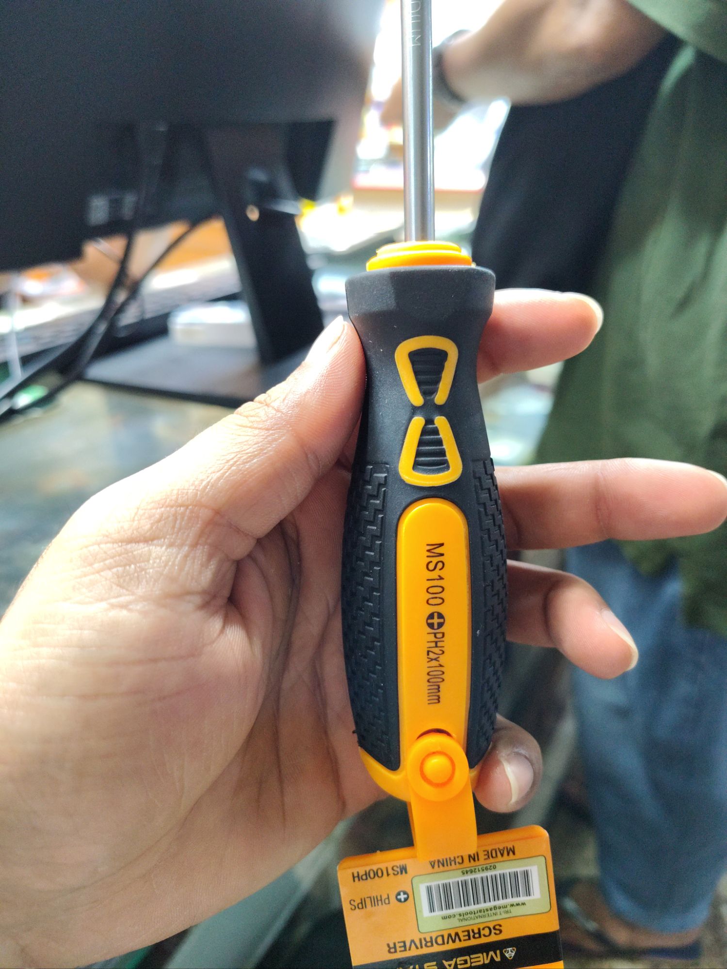 Picture of 🛠️ WELLOO 4-Inch Star Head Screwdriver | Phillips Multi-Purpose Hand Tool – SDR05100PH