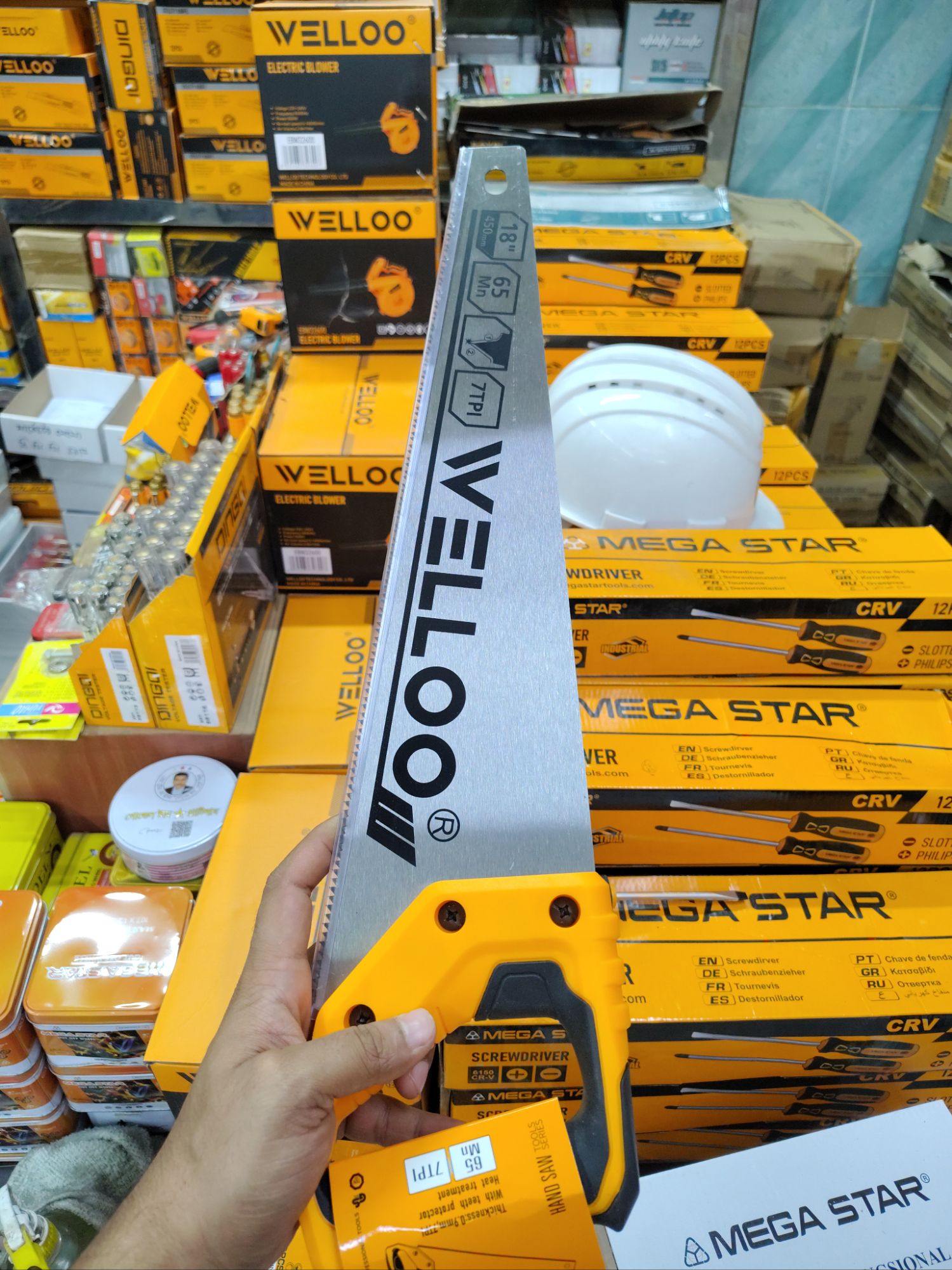 Picture of WELLOO 16", 18" Hand Saw for Wood Cutting HDS55012 🛠️🪚