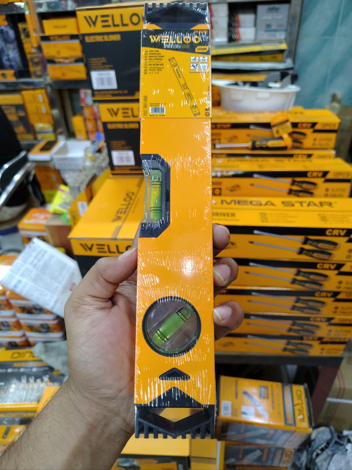 Picture of WELLOO 12" Inch Magnetic Spirit Level SPL6030 🛠️📏