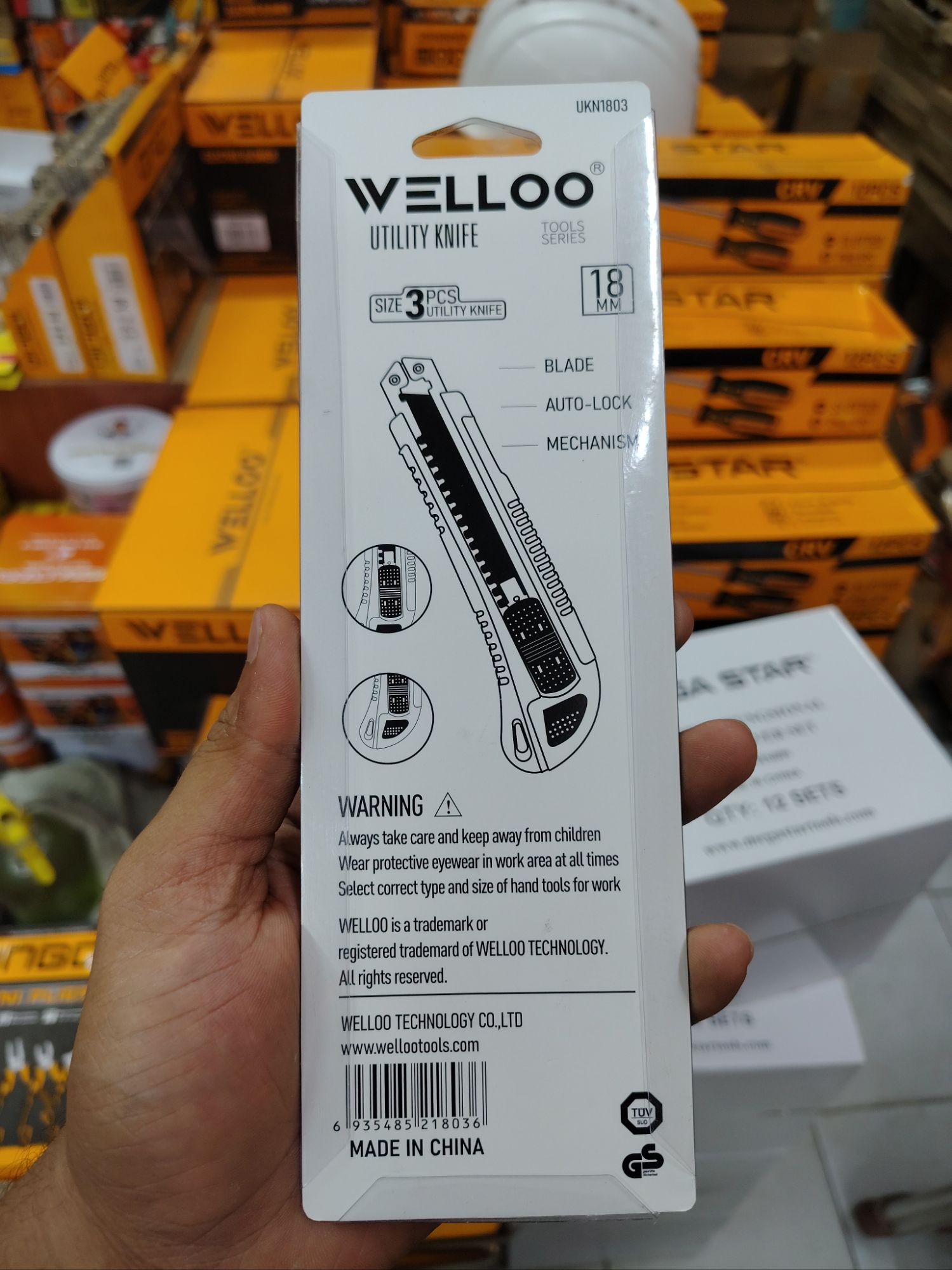 Picture of WELLOO Utility Cutter Foldable NT Cutter with 3 Blades – UKN1803 🔪🛠️📦