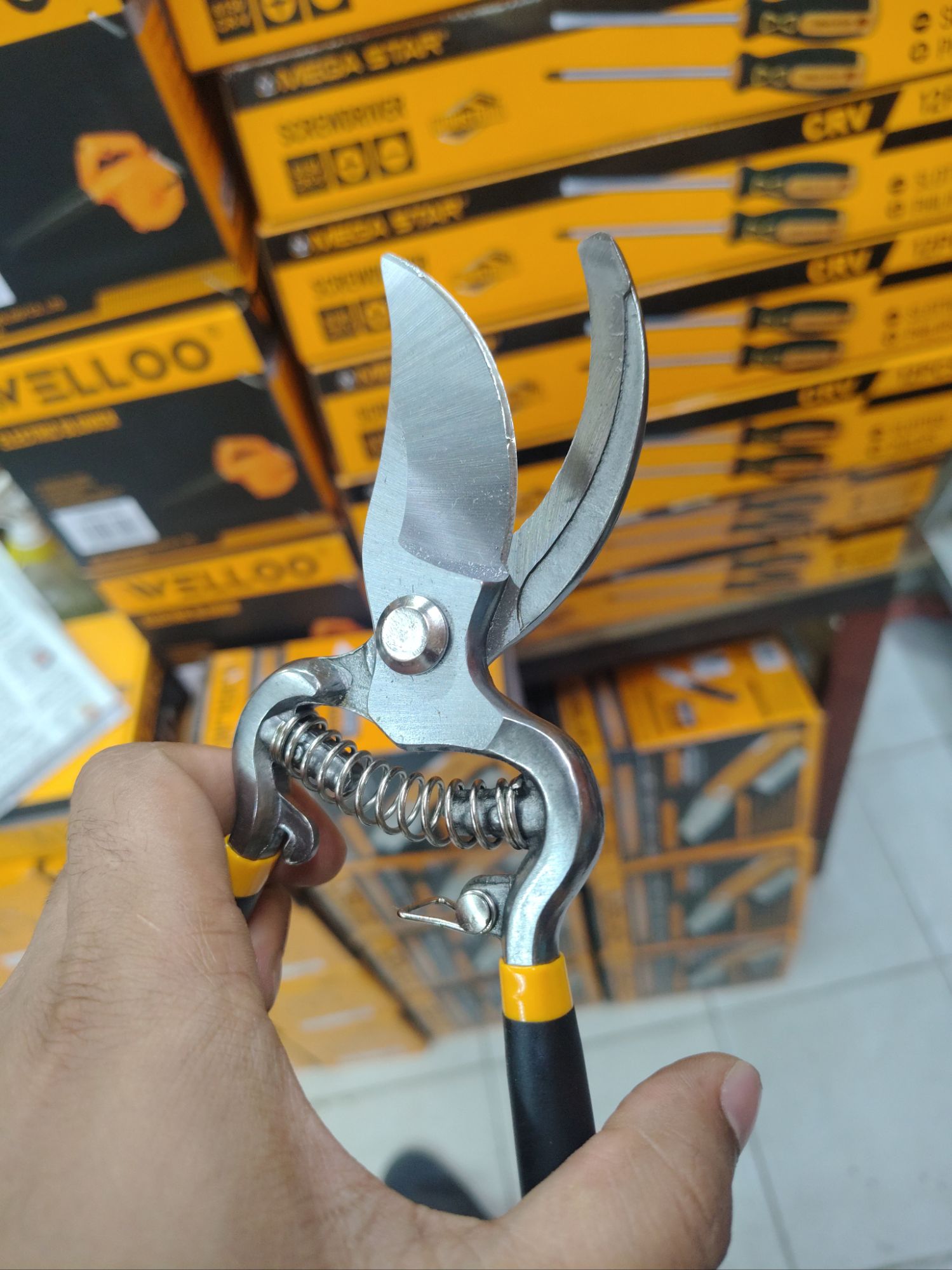 Picture of WELLOO 8" Inch Garden Shears,Tree branch Cutter GDS3608