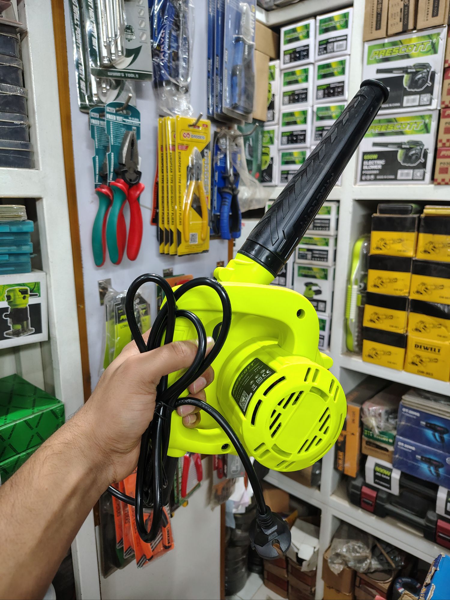 Picture of Prescott 400W Corded Electric Leaf Blower Garden Mulcher Vacuum Blower Cleaner for Blowing Snow Leaves Patio Yard Work