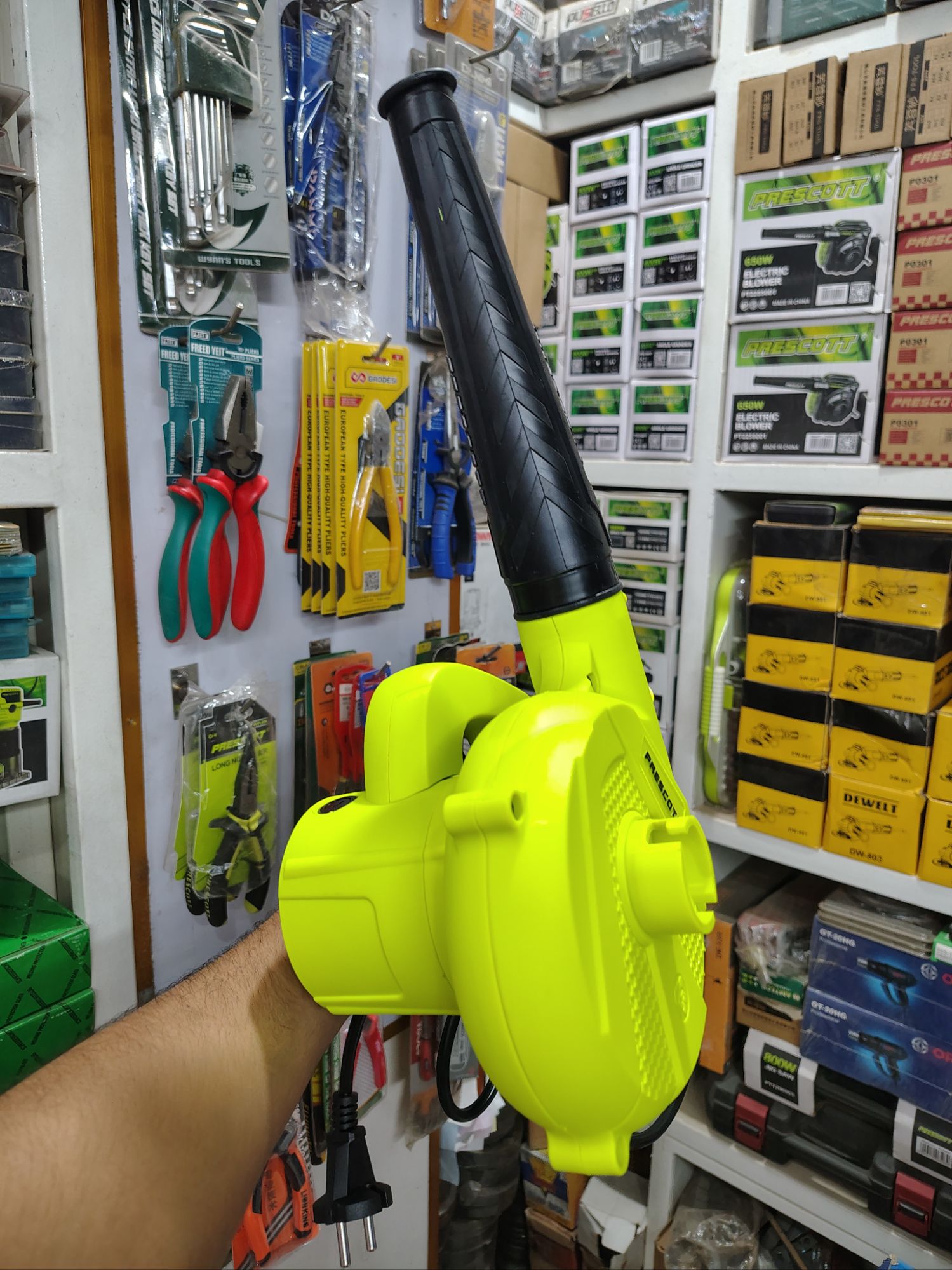 Picture of Prescott 400W Corded Electric Leaf Blower Garden Mulcher Vacuum Blower Cleaner for Blowing Snow Leaves Patio Yard Work