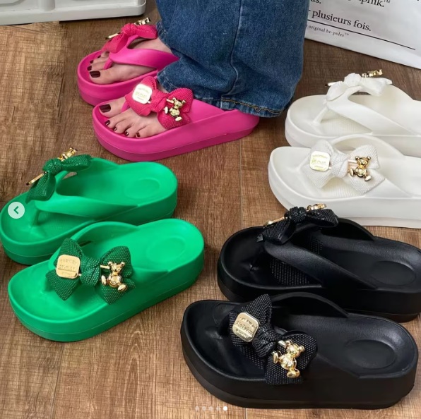 Picture of Teddy bear balanced heels