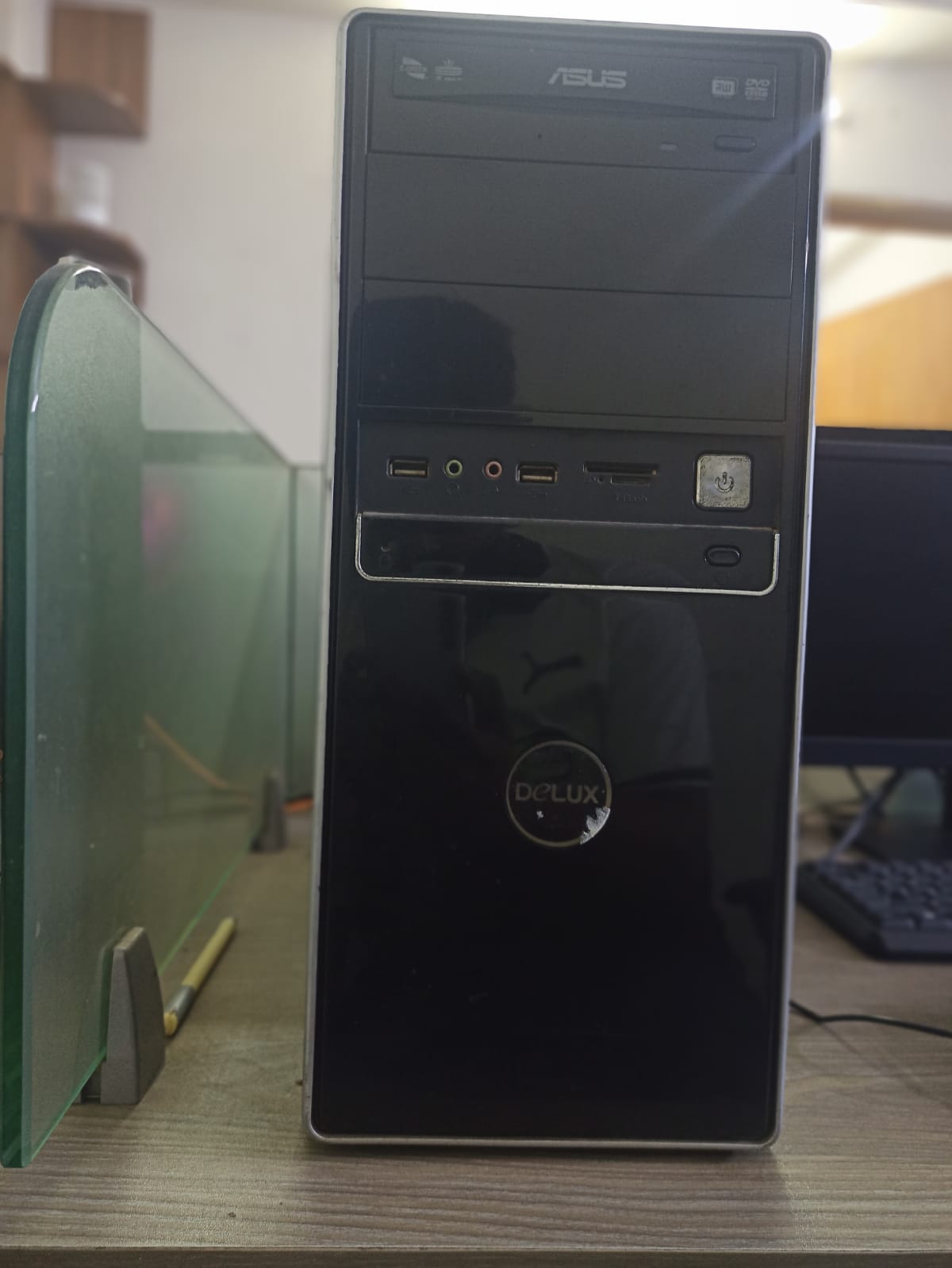 Picture of Intel® Core™ i3-4130 @ 3.40GHz (2 Cores / 4 Threads)  ➡ 4 th Generation