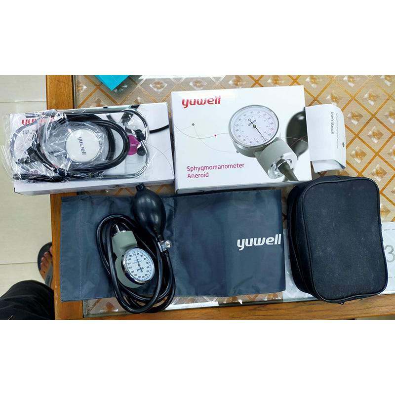 Picture of Manual Blood Pressure Machine & Stethoscope yuwell