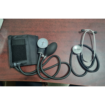 Picture of Rossmax Analog Blood Pressure Machine & Stethoscope Set
