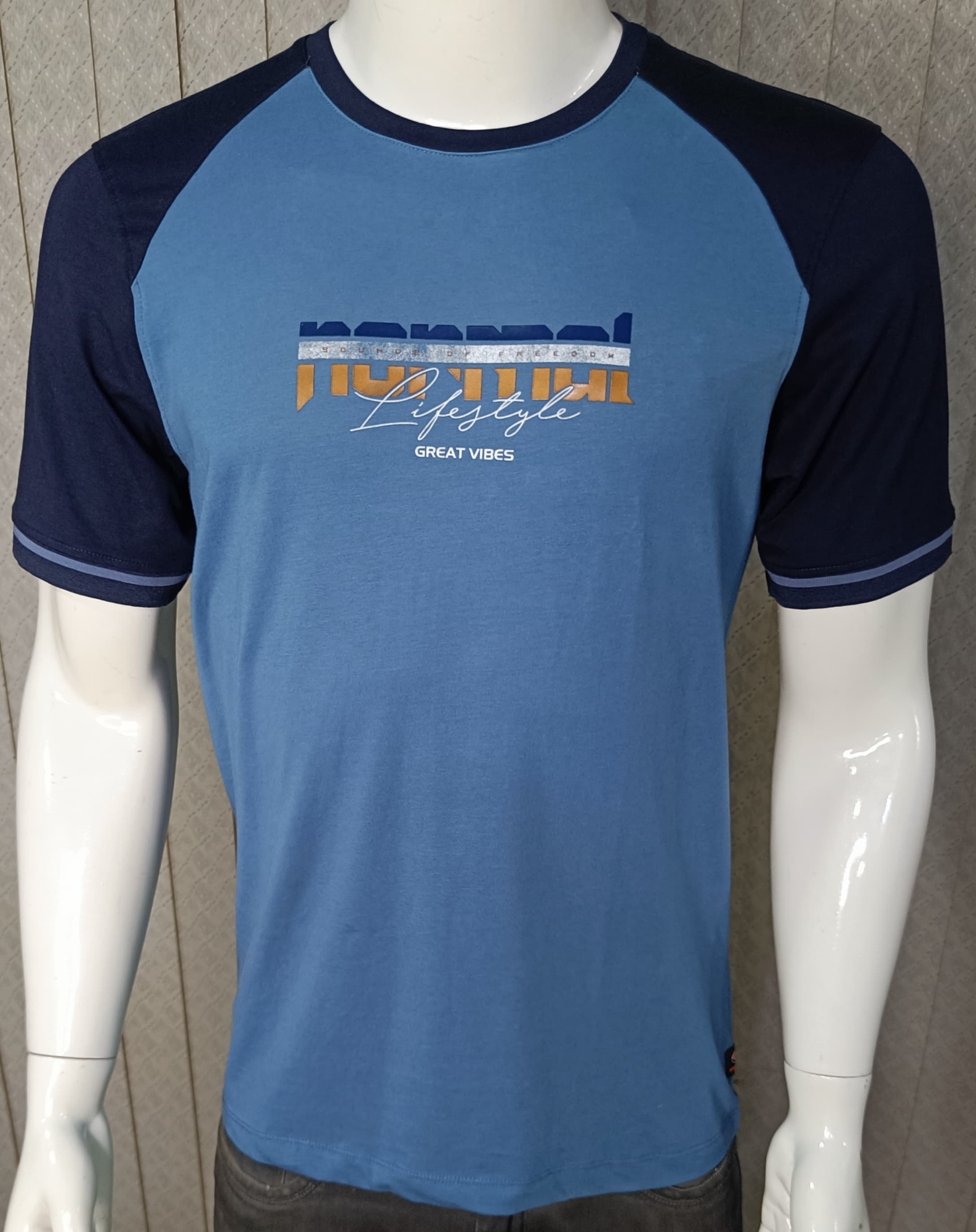 Picture of Shohure Round Neck Contrast Color t shirt