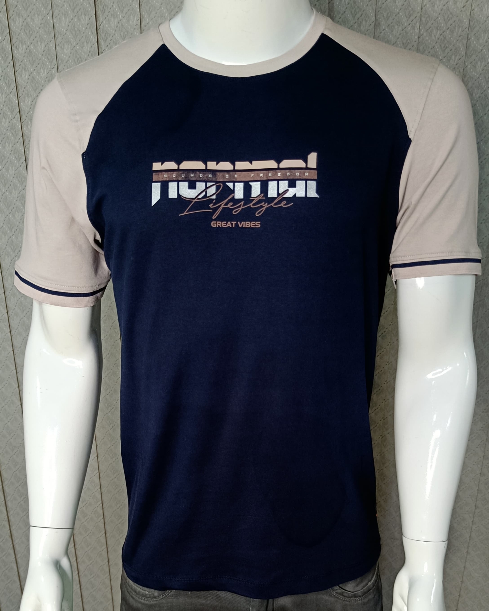 Picture of Shohure Round Neck Contrast Color t shirt