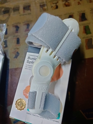 Picture of Tynor Bunion splint is designed  to correct the Hallux valgus deformity of the big toe