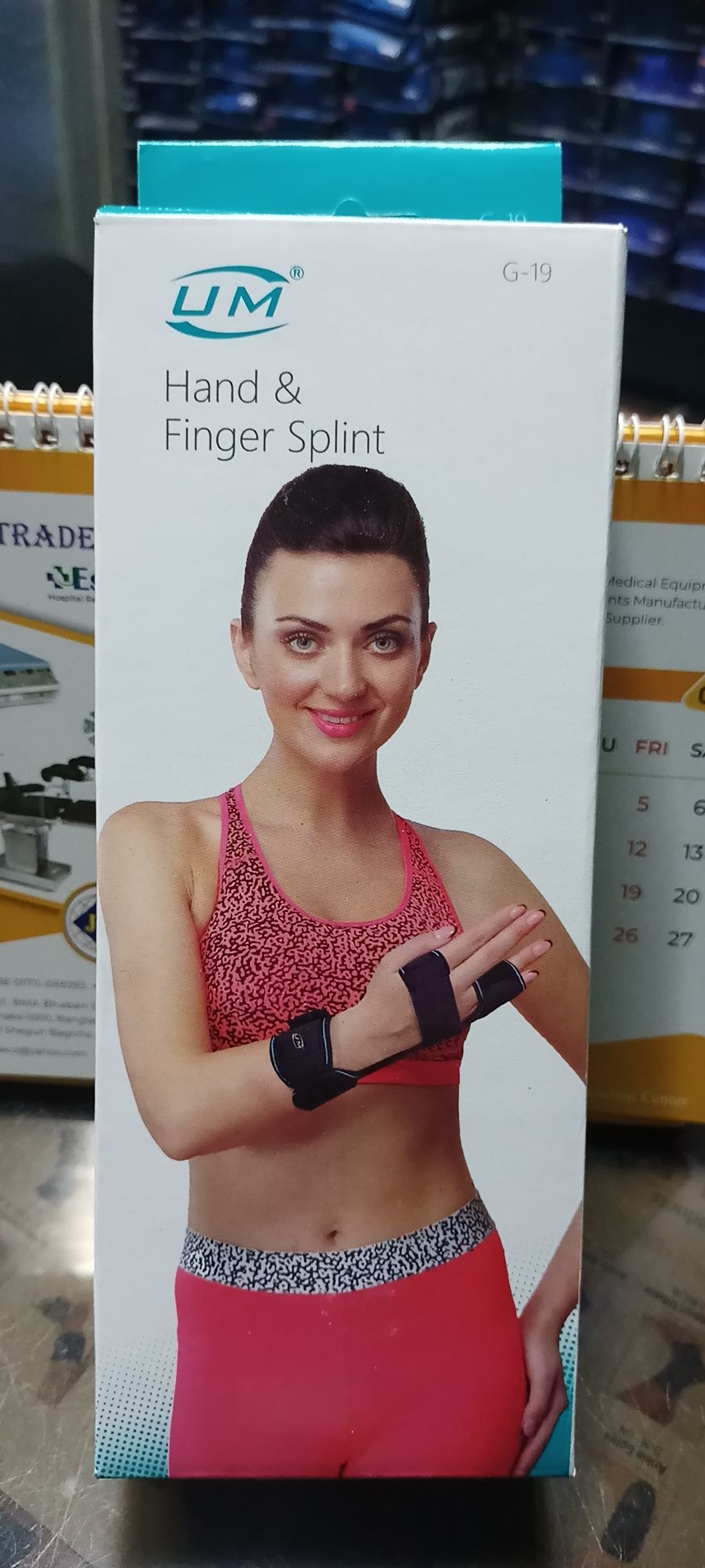 Picture of Hand & Finger Splint (Adjust & tighten strap around the palam area)