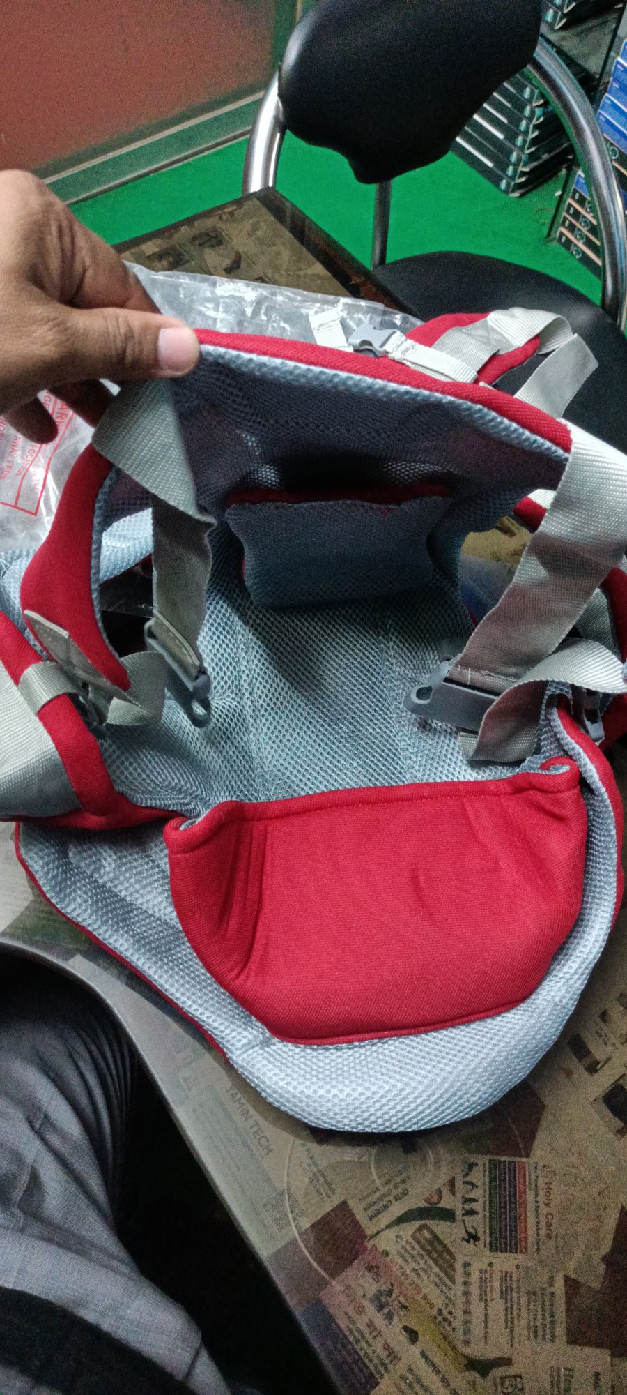 Picture of Baby Carrier it is lined with 3D mesh Fabric Optimizing Comfort for all Seasons.