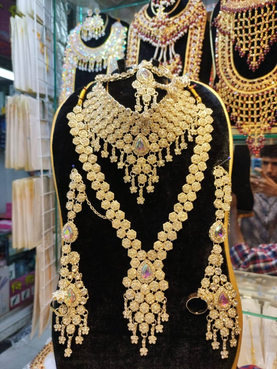 Picture of Diamond cut bridal jewellery set for women