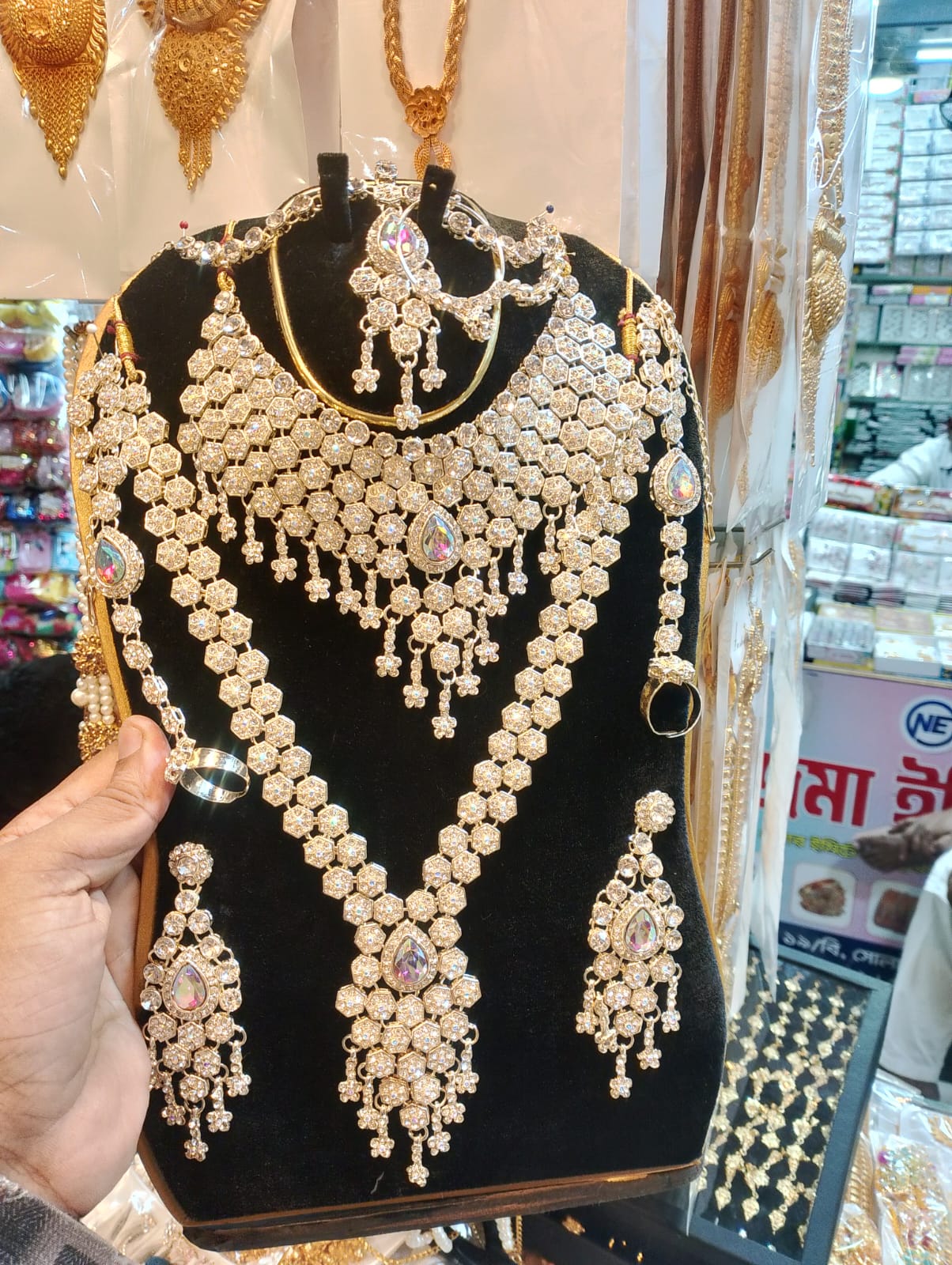 Picture of Diamond cut bridal jewellery set for women