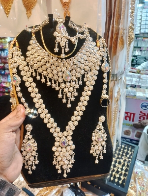 Picture of Diamond cut bridal jewellery set for women