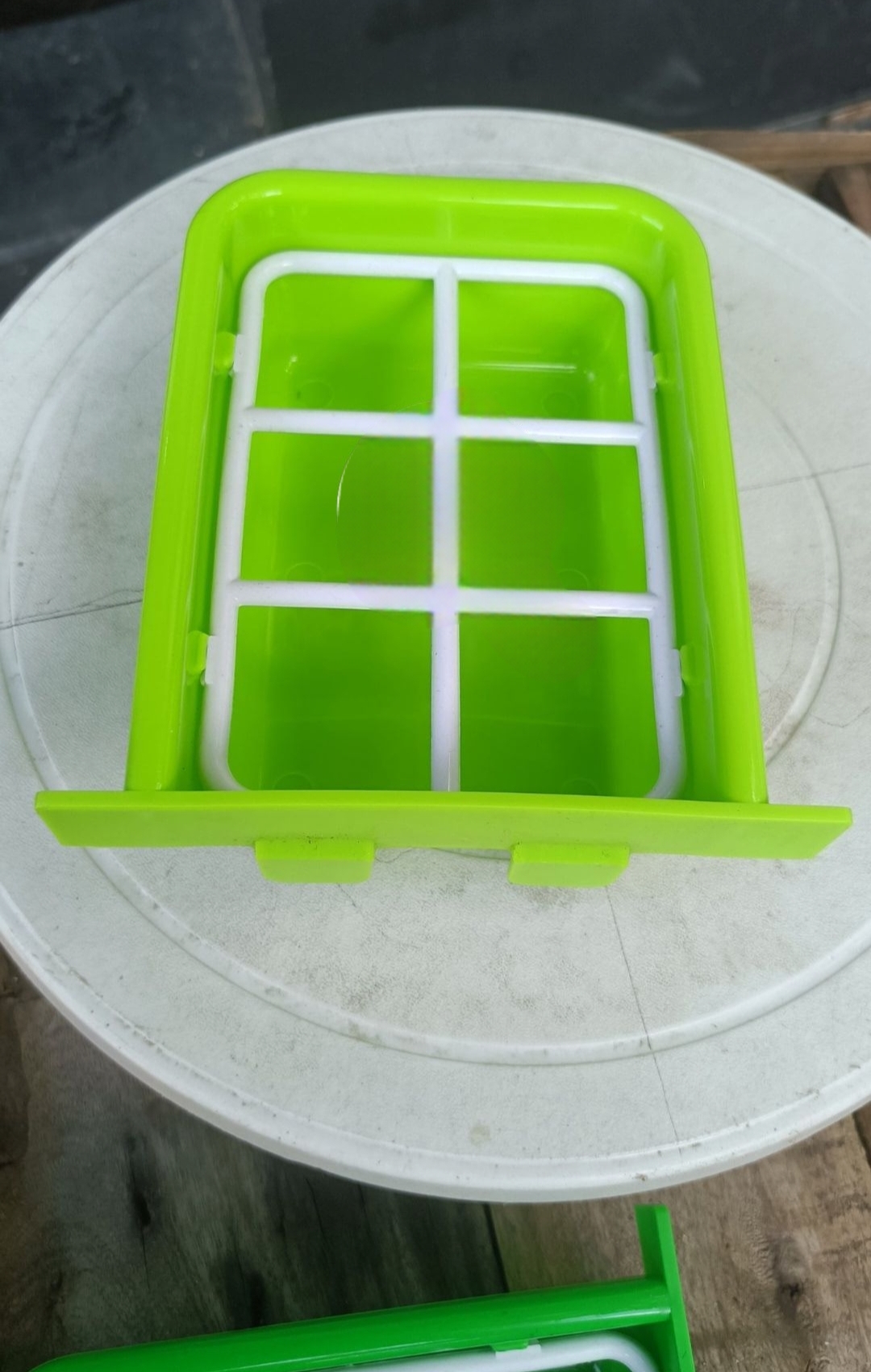 Picture of পাখির খাবারের পাত্র, ফুড গ্রেড প্লাস্টিক।