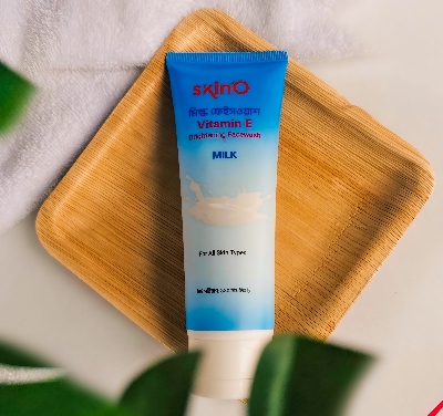 Picture of skinO Vitamin E Brightening Facewash (Milk) 110ml to all skin type
