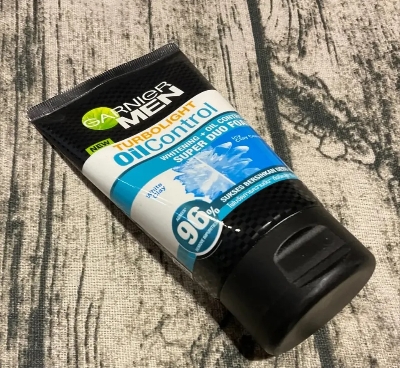 Picture of 100 ml Garnier Men Turbolight Oil Control whitening super duo foam face wash International Indonesian product