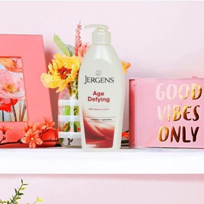 Picture of International UAE product Any season used jergens Age Defying body lotion - 400 ml