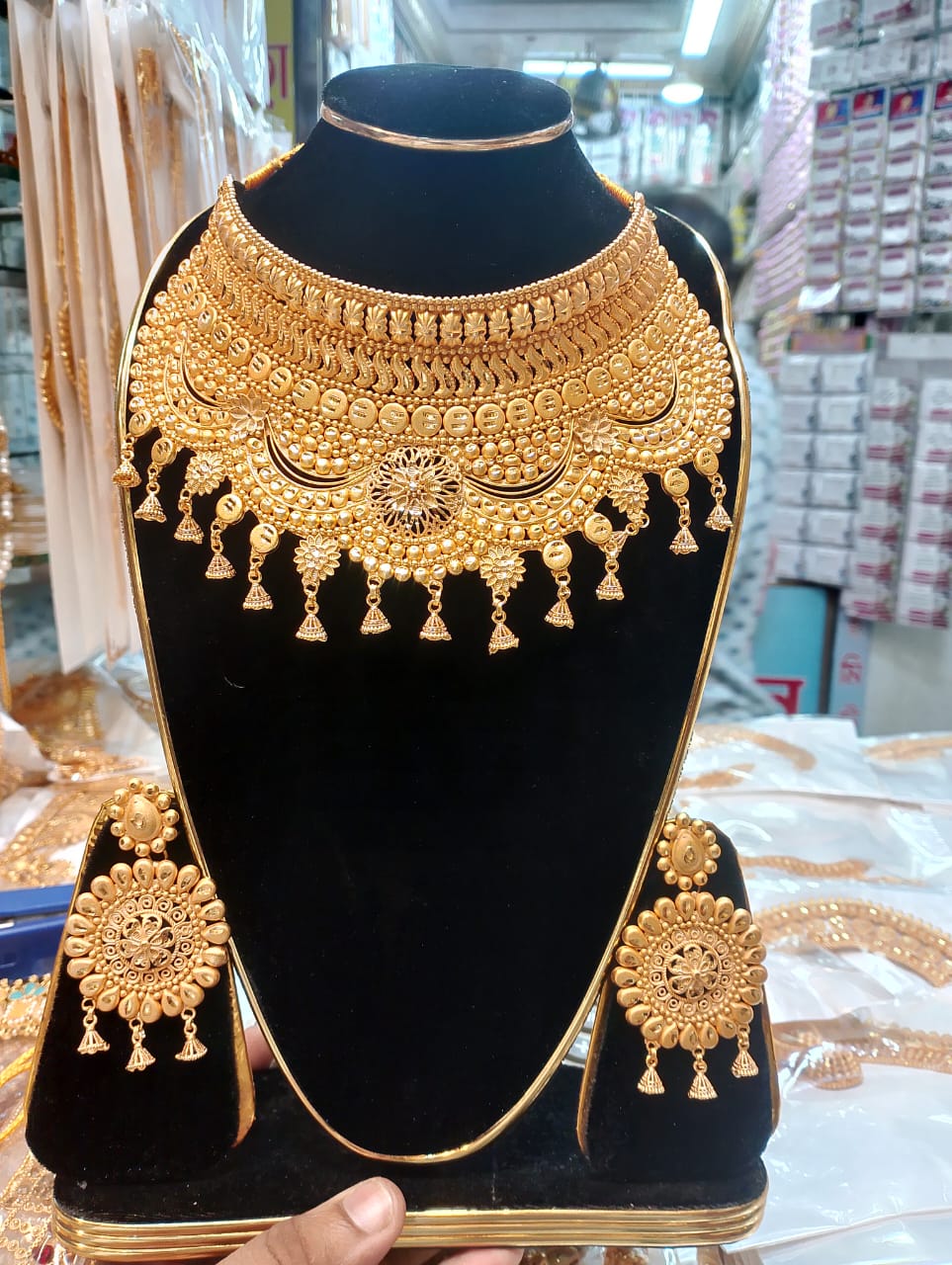 Picture of Beautiful Choker Necklace For Women , Traditional Fashion Wedding/Party Bridal Choker Necklace Earrings & Tikli. Jewellery Set For Women.