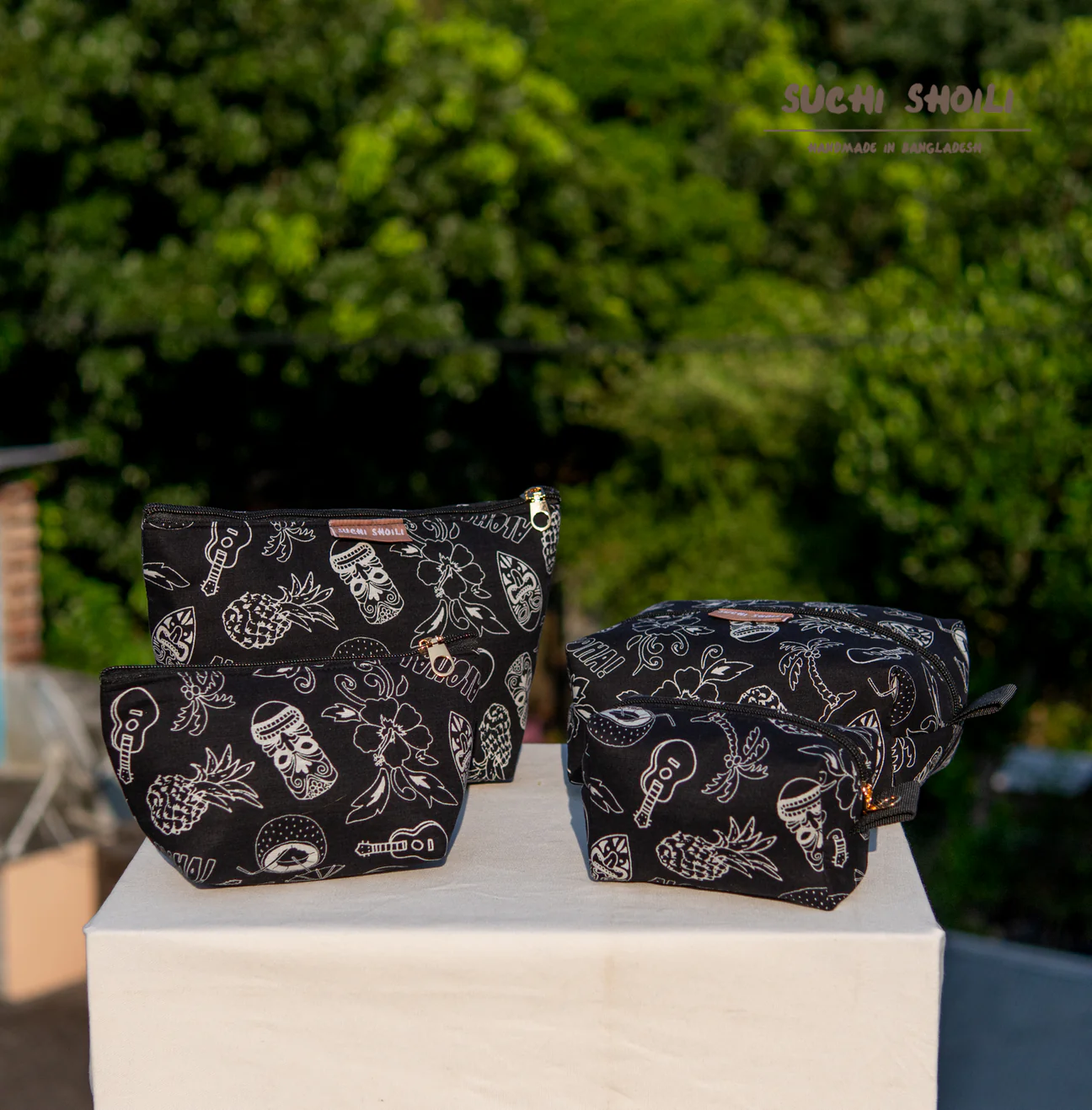 Picture of Black Island Groove Makeup Combo Pouch