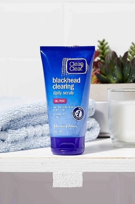 Picture of International France Product  Sold out Clean & Clear Blackhead Clearing Daily Scrub (150 ml)
