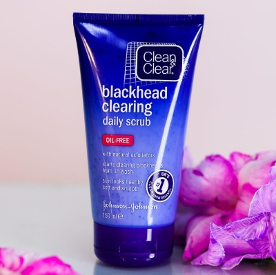 Picture of International France Product Clean & Clear  Blackhead Clearing Daily Scrub (150 ml)