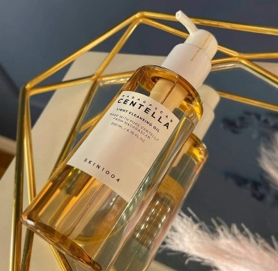 Picture of International Korean Product 𝙎𝙆𝙄𝙉𝟏𝟎𝟎𝟒 𝙈𝙖𝙙𝙖𝙜𝙖𝙨𝙘𝙖𝙧 𝘾𝙚𝙣𝙩𝙚𝙡𝙡𝙖 𝙇𝙞𝙜𝙝𝙩 𝘾𝙡𝙚𝙖𝙣𝙨𝙞𝙣𝙜 𝙊𝙞𝙡  200ml