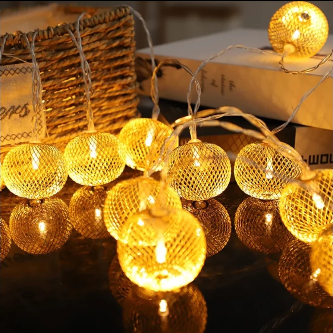 Picture of Metal fairy light Mini bulb shape lantern/ jhumka