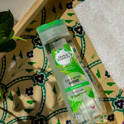 Picture of Herbal Essence Daily Detox Shine White Tea & Mint Shampoo (400ml)
