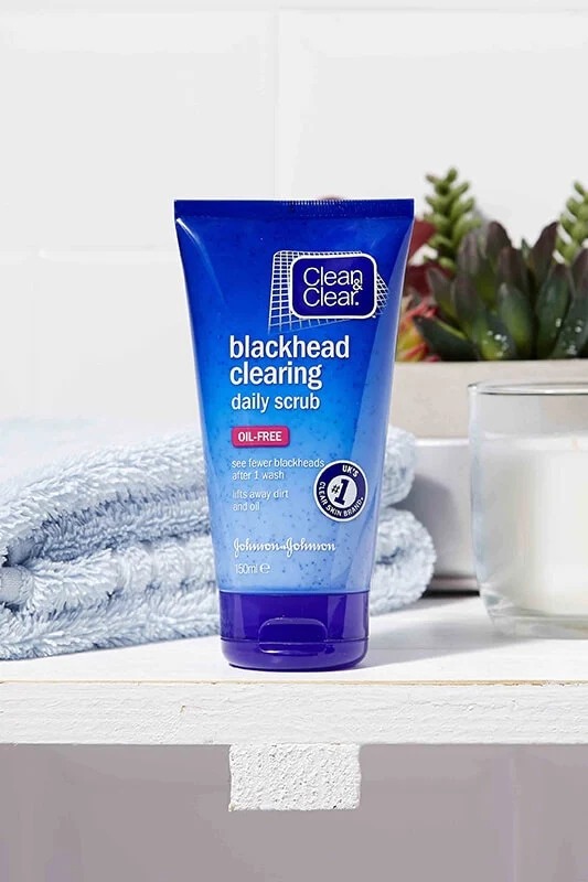 Picture of International France Product  Sold out Clean & Clear Blackhead Clearing Daily Scrub (150 ml)