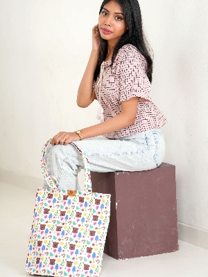 Picture of SamiaCrafts Elegant Tote Bag with High-Quality Zipper: Cute Bear Summer Printed Tote Bag