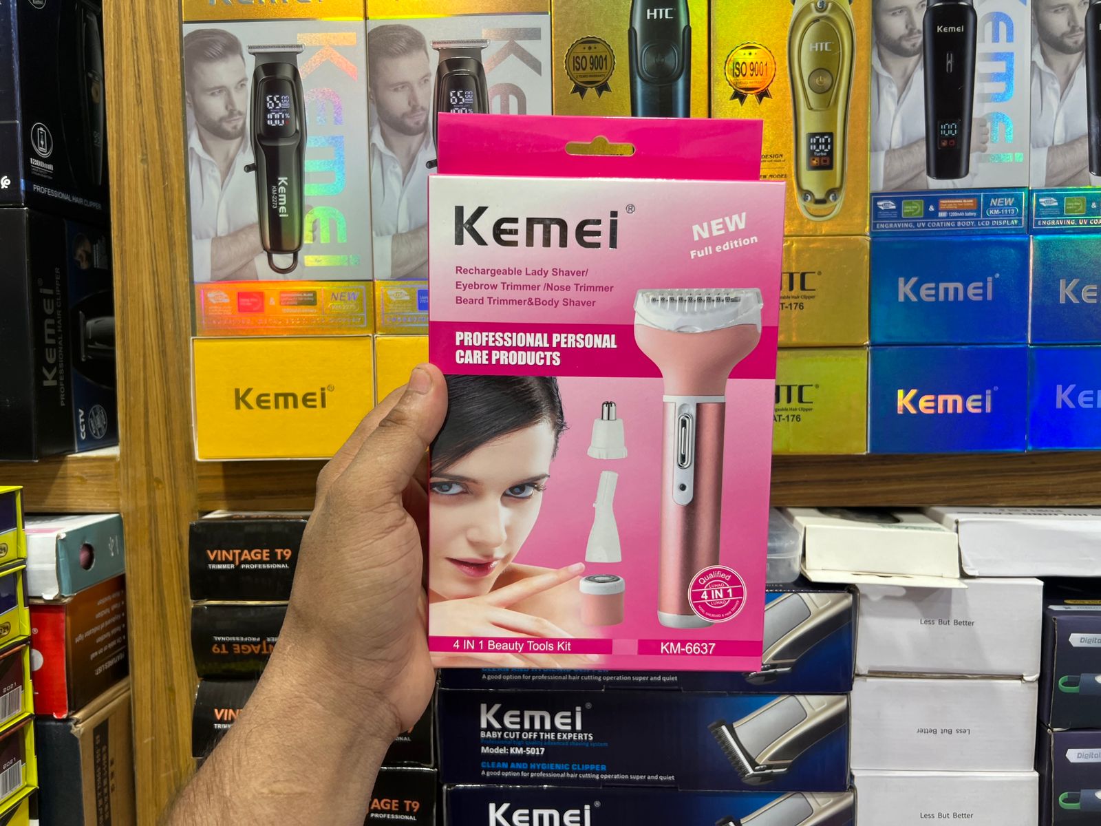 Picture of Kemei KM-6637 Multifunctional 4 in 1 Rechargeable woman body shaver Beard Eyebrow, Nose Trimmer set Female Electric shaver