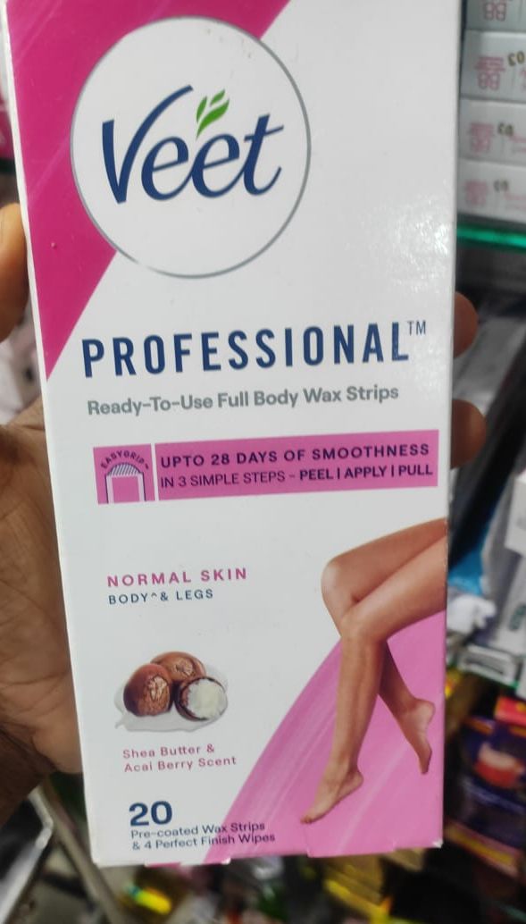Picture of Veet Professional Wax Strips with Shea Butter & Acal Berry Scent – 20 Strips