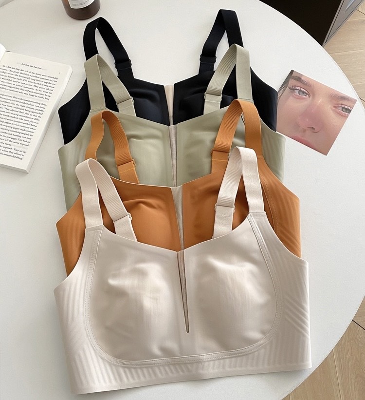 Picture of Wireless Large Size Ladies Underwear Senseless Bra Light Ultra Thin Chest Pads New Styles extra premium sports bra