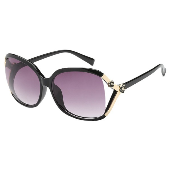 Picture of Fashionable Design Sunglasses for Women