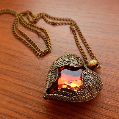 Picture of Retro Simple Heart-shaped Crystal Wing Pendant Charm Girl Garnet Red Zircon Bronze Color Necklace Elegant Lady Nightclub Jewelry