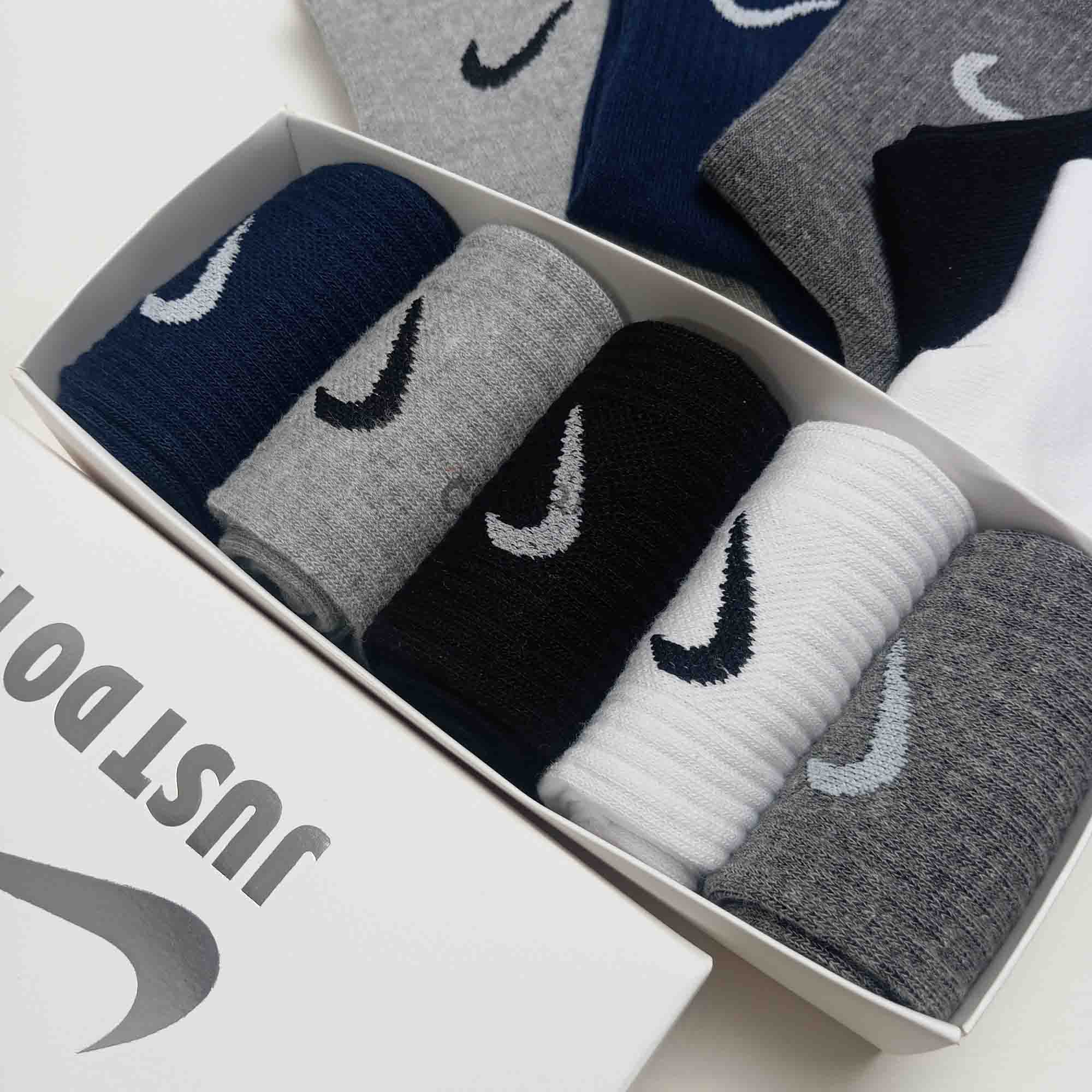 Picture of Premium Quality Men's Dri-FIT Quarter Socks for Enhanced Performance During Activities and Everyday Wear