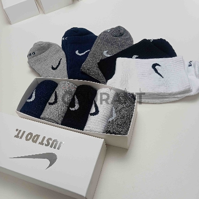 Picture of Performance With Ribbed Bands Cushion Crew Socks: Stay Comfortable During Sports Activities With These Cushion Crew Socks Designed For Athletic Performance.