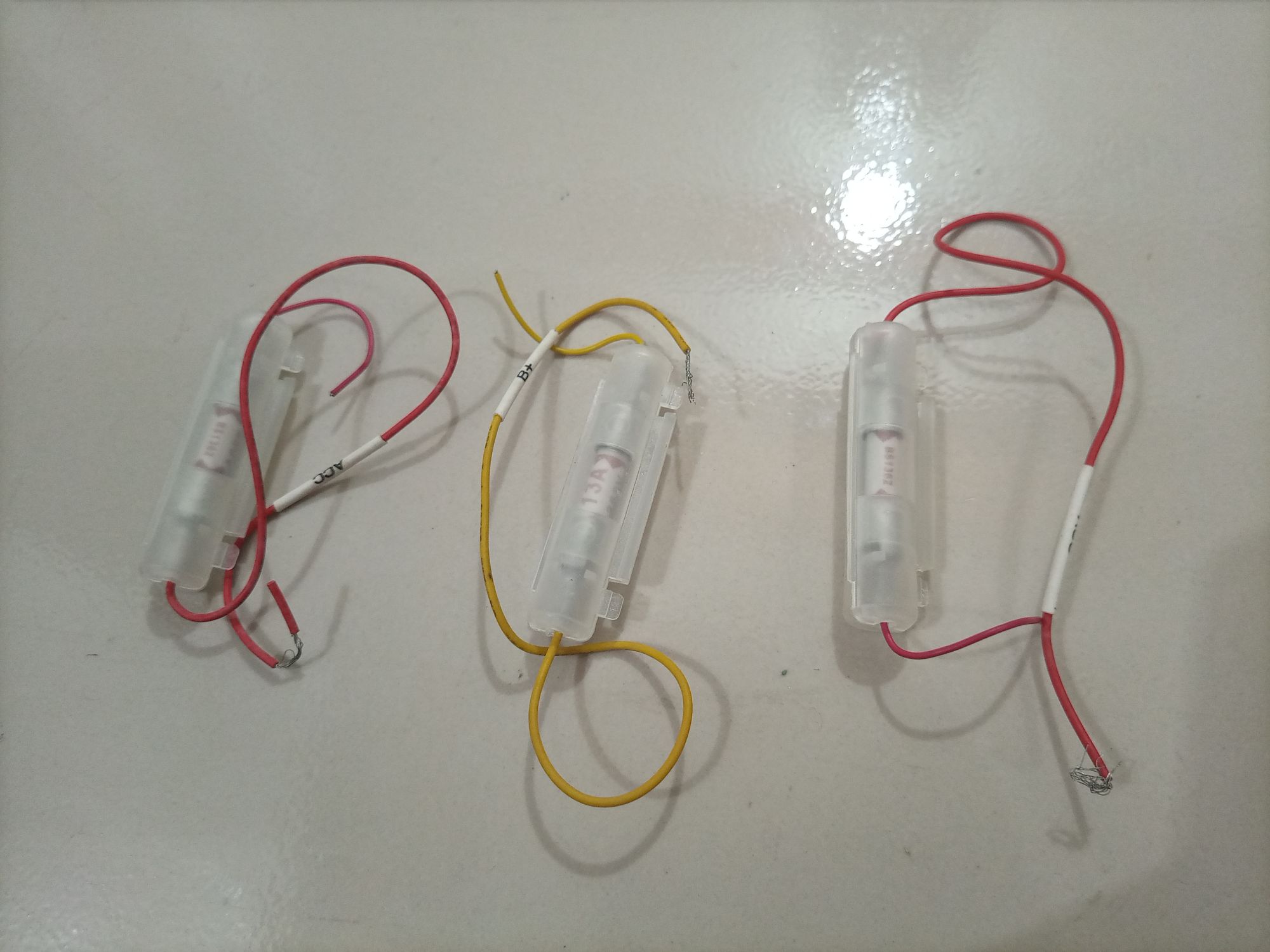 Picture of FUSE holder With 13Amp fuse (1Pcs)