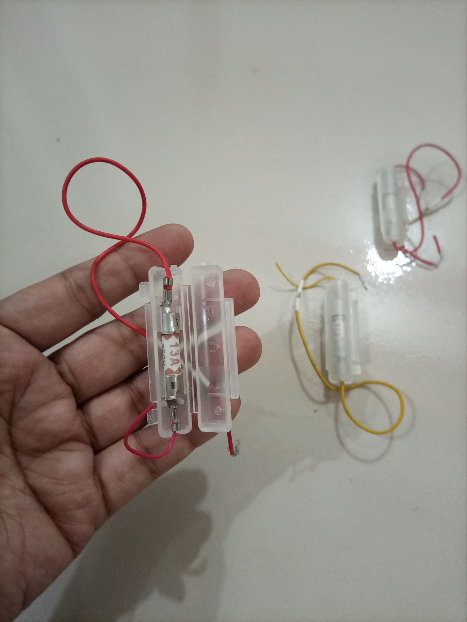 Picture of FUSE holder With 13Amp fuse (1Pcs)