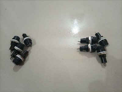 Picture of Fuse Holder for 6, 7 Amp fuse black color (4Pcs)
