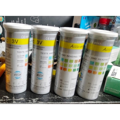 Picture of URIC 3V URINE TEST STRIPS PACK OF 100 STRIPS (1box)