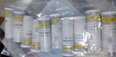Picture of Urine Test Strips 100/Uric 2V GP Glucose Protein Urine Analyzer
