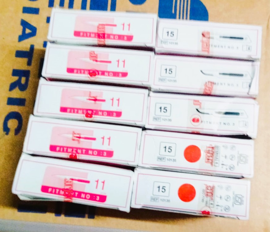 Picture of Surgeon Surgical Blades  india– 100pcs Blades 1Box
