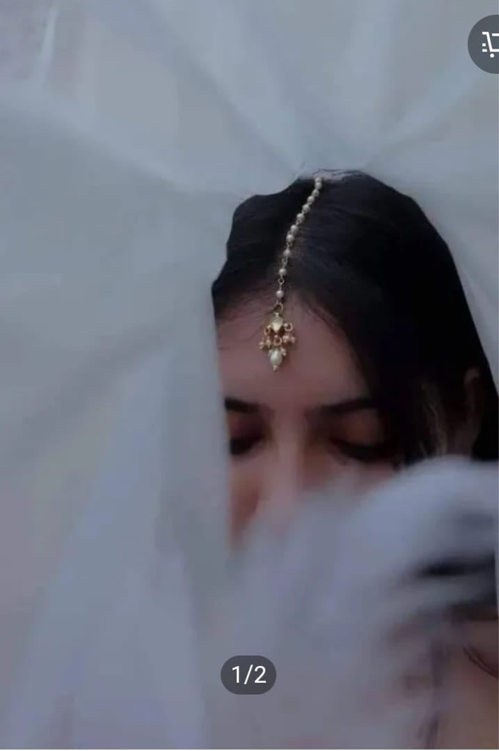 Picture of Fashionable Small Tikli - Trendy Accessory for Personal Style