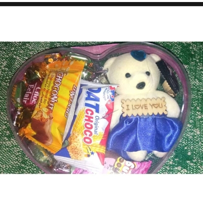 Picture of Chocolate Gift Box/Milk Eclairs Love Gift Chocolate Box With Mini Doll 200Gm - Chocolate
