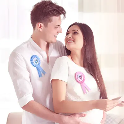 Mom To Be & Dad To Be Baby Shower Badge Pin- Mom & Dad Sash Badge Style Pin for Baby Shower Party Decor (Pack of 1 Pcs)